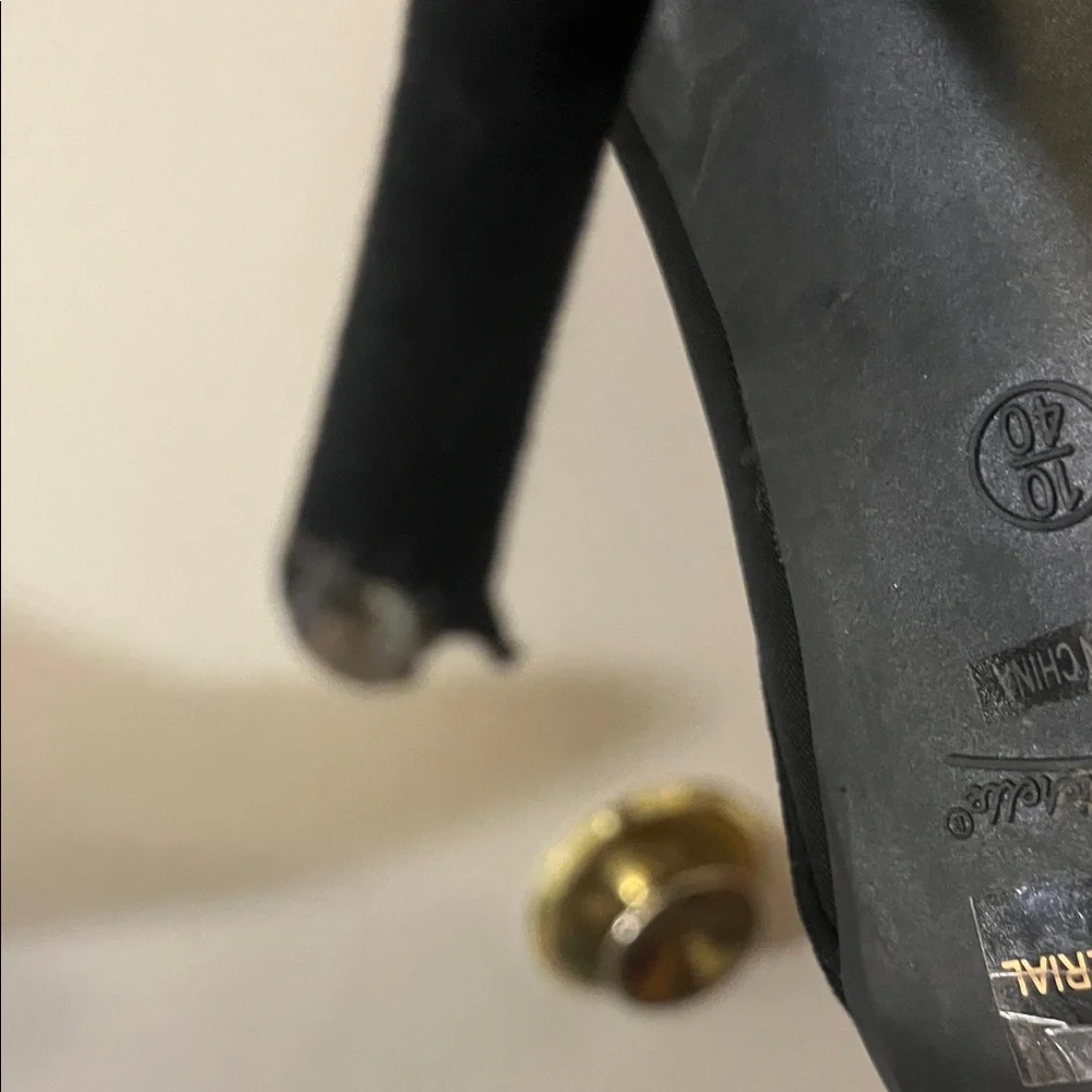 Elegant Black Knee-High Boots - Picture 6 of 8